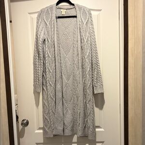 Cozy Women's Cable Knit Cardigan in Gray